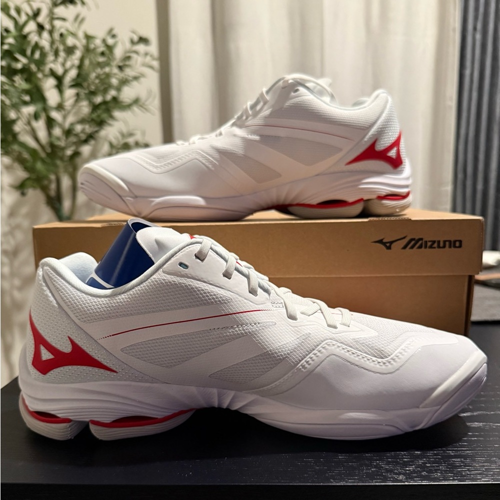Women’s Mizuno Volleyball Wave Lightning Sneakers Z6
